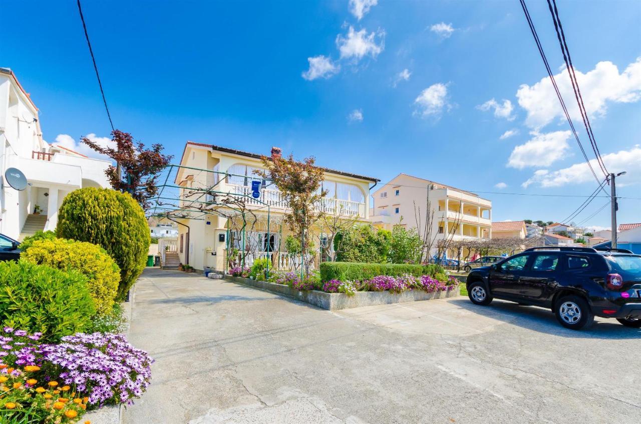 Apartments Mijatovic Lopar Buitenkant foto